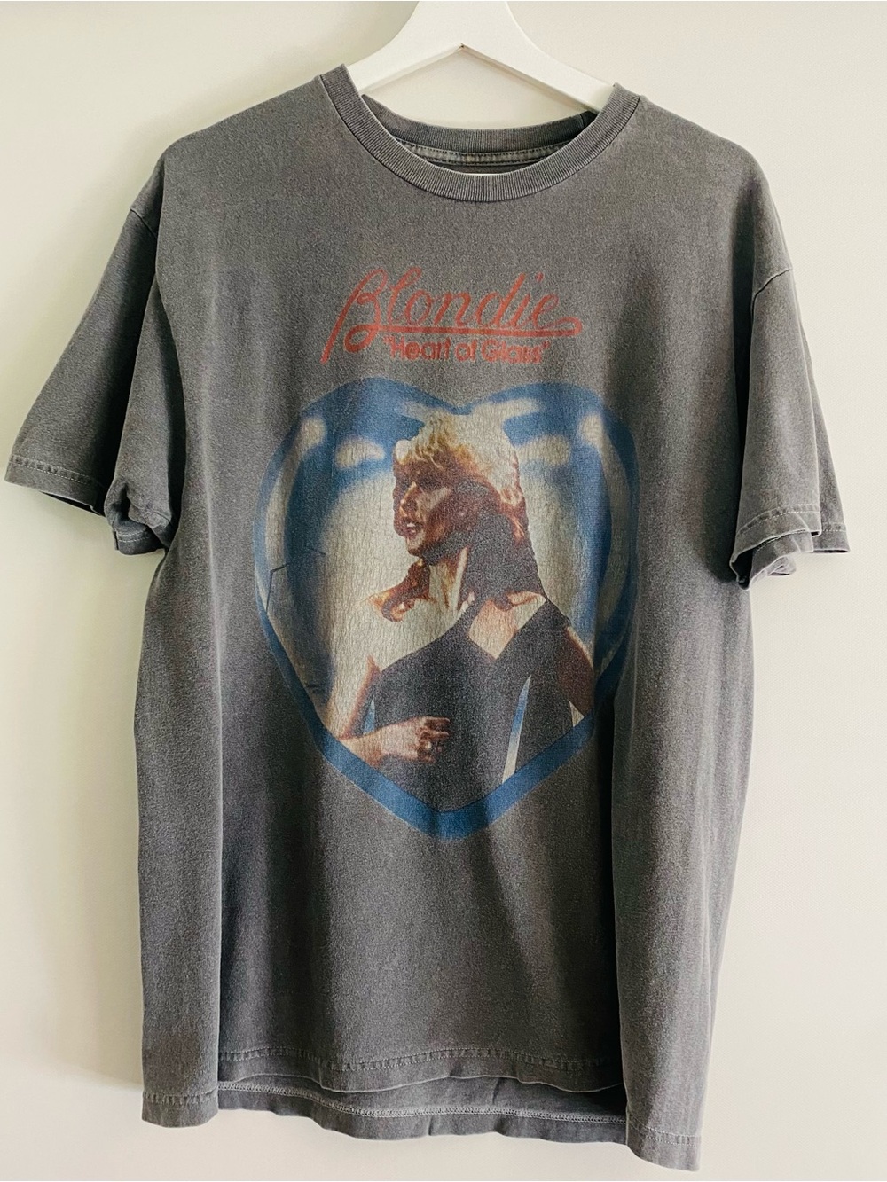 Blondie Heart Graphic Band Tee in Faded Gray, Size M